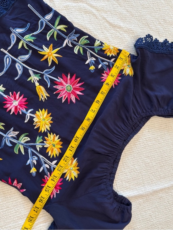 Vintage Navy Floral Embroidered off shoulder or Short-Sleeve Women's Top xs to s - Picture 11 of 15